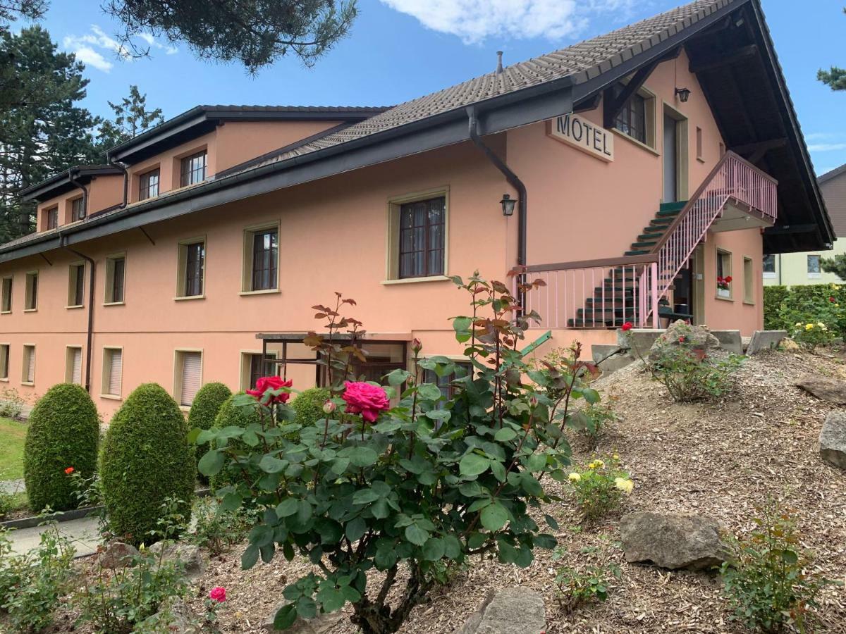 Motel Des Fleurs Servion Exterior photo