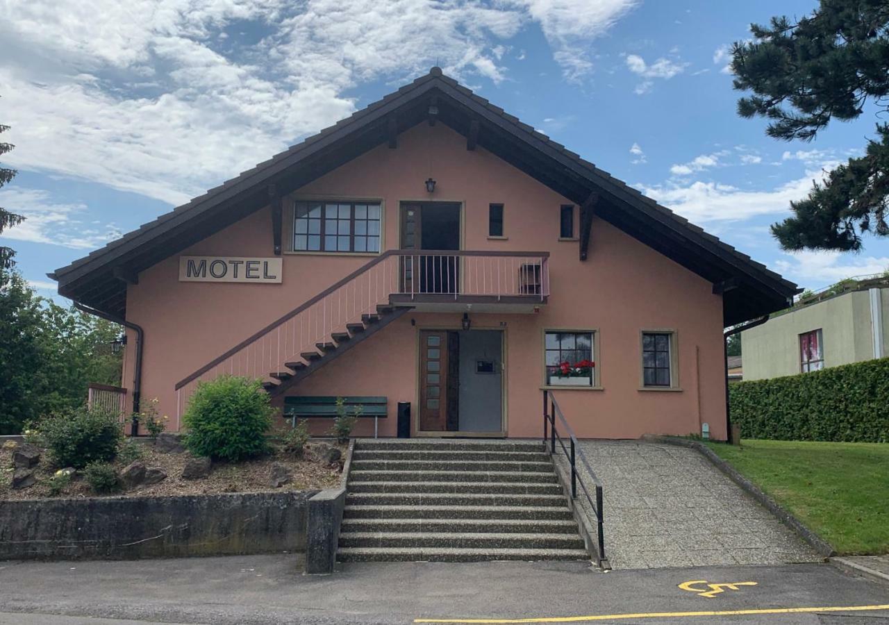 Motel Des Fleurs Servion Exterior photo